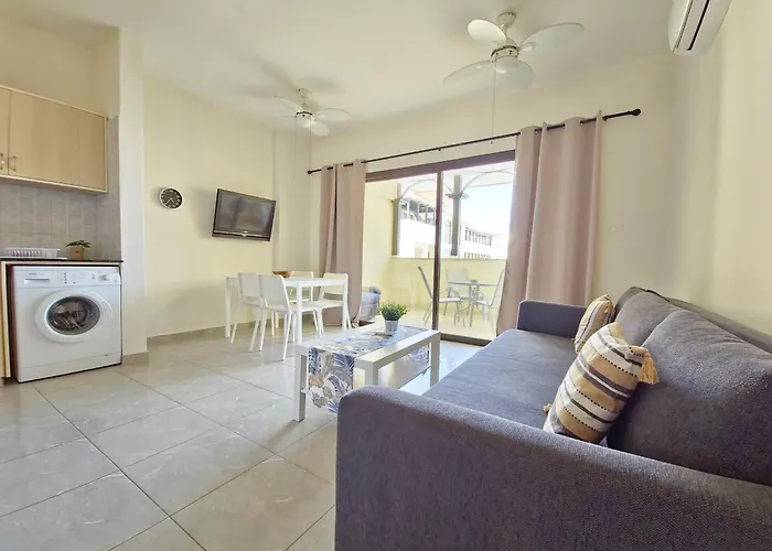 Mycyprusstay-queen Anna's Dream 1 Bedeoom Paphos